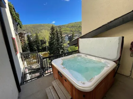 Luxury & Private Hot Tub Отели рядом с достопримечательностью «Sonnenalp Club»