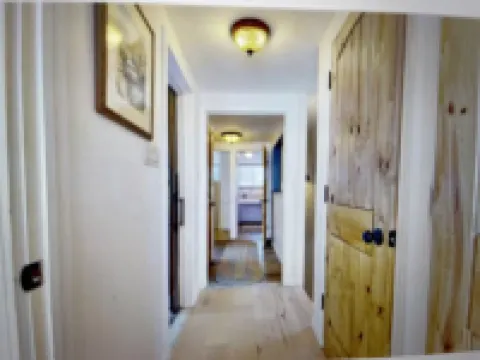 Beachfront 3-bedroom vacation home just 14 minutes from Yale University