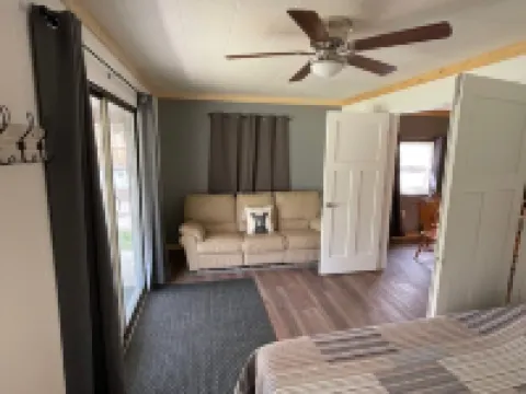 Remodeled Cottage close to ATV/Snowmobile Trails, and Ausable River