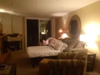 Stunning ocean views beach balcony 10 min to LEGOLAND CA King bed,pool and grill