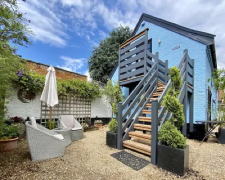 A Spacious, Modern & Contemporary Loft Space Hotels in 