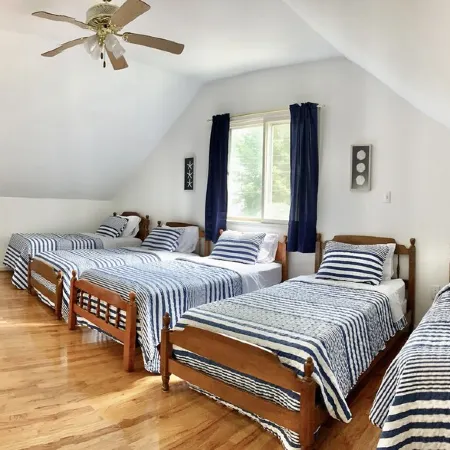 Canadaigua Lake Sunset Oasis: Private Beach, Family Fun Wineries, CMAC, Shopping Отели в г. Горам
