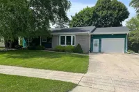 Cheerful 3 bedroom home North side of Manitowoc