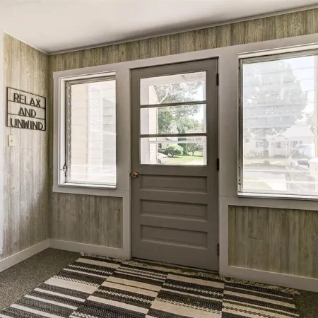 Clean and Spacioius Flat in Great Location Near Epic and Downtown Verona!