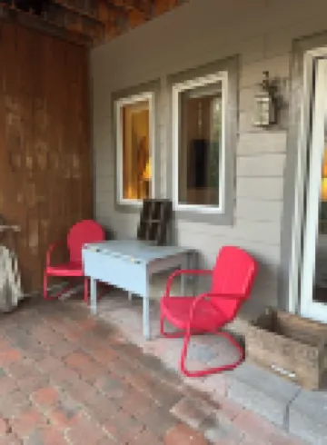 Llama Ranch Cozy 1-bedroom apartment just South of Missoula with WiFi!