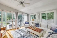 Coastal Cape Cod 3 bedroom close to the beach, bike path & ponds! Hotels in Brewster