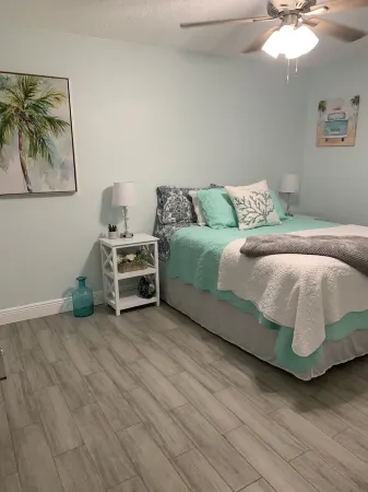 Beautiful 1st floor condo at the DIPLOMAT!Steps to the beach!