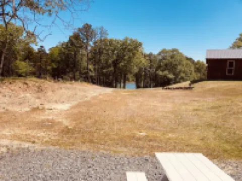 Large house on the lake sleeps 16!