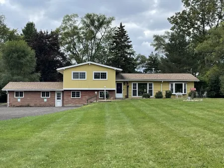 Shelley's Retreat, entire house & efficiency suite