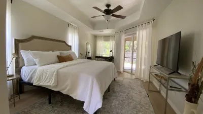 Within 5 minutes to the beach and Historic Venice Downtown Hotel in zona Caspersen Beach