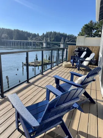 Bay Window -Incredible River Views- Old Town- New Deck! Lots of Stairs.