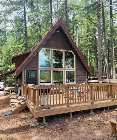 Riverfront and mountain view cabin with WiFi in Packwood Отели рядом с достопримечательностью «La Wis Wis Campground»
