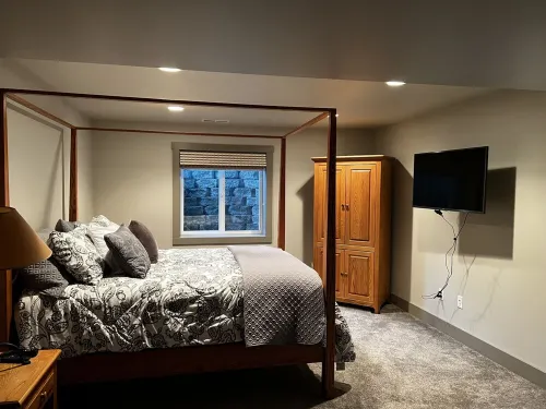 Rattlesnake Paradise , 5 min. to hiking & charming downtown. Quiet neighborhood.