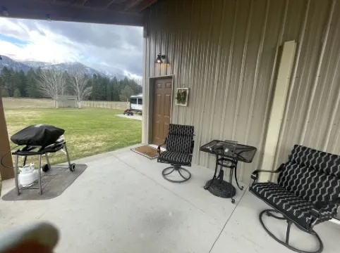 30 min to Glacier National Park-Peaceful 1bed, 1 bath with beautiful views.