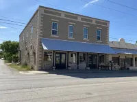 Cottage near Downtown Center Point, 10 min to Kerrville & Comfort, pet-friendly