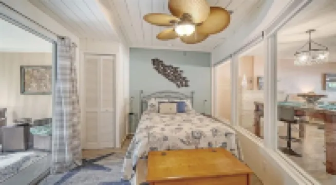 Tropical Heart Villa is Walking Distance to Downtown and a 5 Min Drive to Beach!