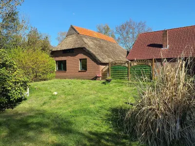 Glamping - Wohnwagen mit Luxusbad und Küche Inmitten der Halbinsel Butjadingen Отели рядом с достопримечательностью «National Park House Museum Fedderwardersiel»