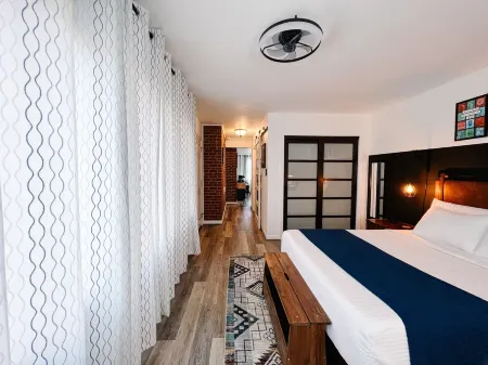 Private Guest house with Parking and Wi-Fi in a Central Location Отели рядом с достопримечательностью «Университет Вирджиния Коммонуэлт»