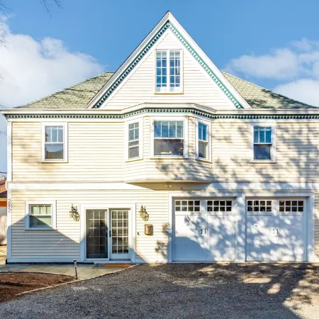Historic Carriage House Next to Brown/RISD with Free Parking!