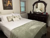 Cozy Mountain Cabin on 15 Acre Animal Sanctuary