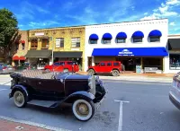 1920s Cottage- Walk to Downtown Waynesville and Hazelwood Village. Pet-Friendly!