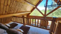 Beautiful Black Hills Log Home with Loft and 360' Views!!