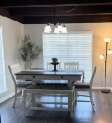 Local Host - The Pink Door - 2 Bedroom Home