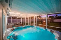 8 Minutes from numerous beaches, hot tub and beautiful fire pit