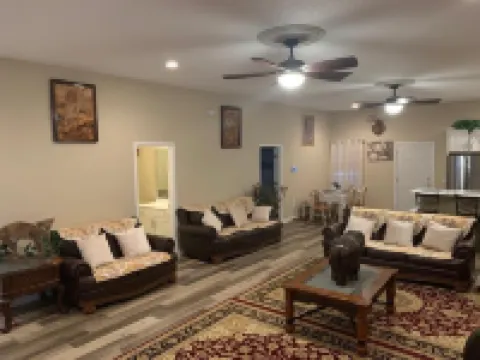 New,  charming, and spacious Troopers  Getaway/ 5 minutes to down town.