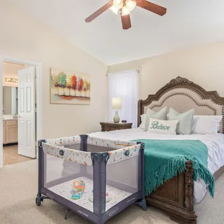Resort Style Home, Private"Heated Pool", Putting Green, Pool Table, Near Phoenix