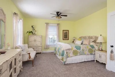 "Historical”Yellow Tea Cup Cottage,Farm setting,Spring H2O,WiFi, Knoxville area 맥기 타이슨 공항 주변 호텔