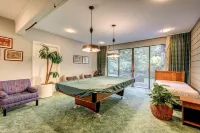 Exclusive House On Foothill with hot tub, sauna and jacuzzi.