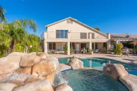 Beautiful sunset Lakehouse with with amazing views and heated pool and jacuzzi !