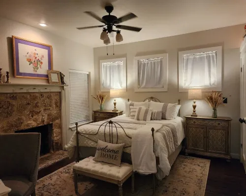 Ethyl's Place - a Charming Place to Stay. Hotels in Blanco