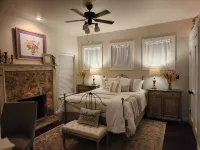 Ethyl's Place - a Charming Place to Stay. Hotels in Blanco