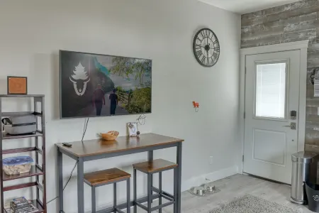 The Jolly Rancher/Luxury accommodations/King bed/Oculus