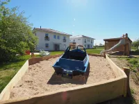 4 Bedroom Private Vacation Home in Hohen Wieschendorf Hotels in Hohenkirchen