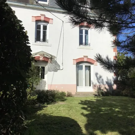 Beautiful family home - sleeps 10 - 3 min from the beach