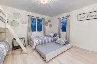 Comfortable Orchard Oasis in wine country on Long Islands beautiful North Fork!