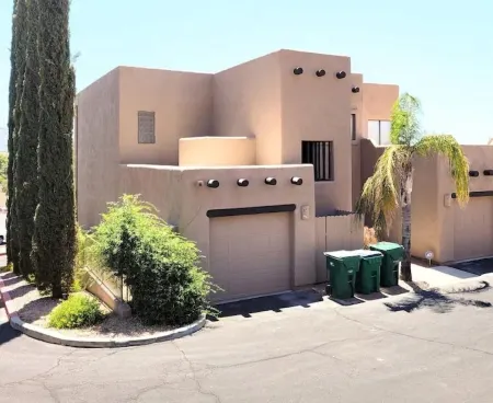 Beautiful Mountain Views and a spacious relaxing home in NW Tucson. Отели рядом с достопримечательностью «Тохоно Чул | Гарденс, Галлерис, энд Бистро»