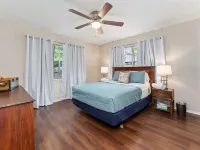 Lakefront w/ Dock, 300mb Wifi, Theater, Arcade Hotels in Tool