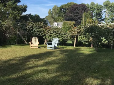 3 Bedroom House in Quiet Neighborhood,  Walk to Historical Downtown Mystic