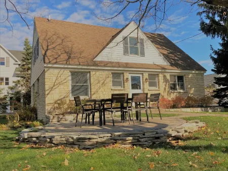 Centrally Located DoCo Oasis