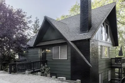 Stylish Family+Pet Friendly Cabin by Village + Lake