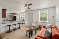 Steps away from Dickson, Bright and Open Apartment in historic 1905 home Hotels in Fayetteville