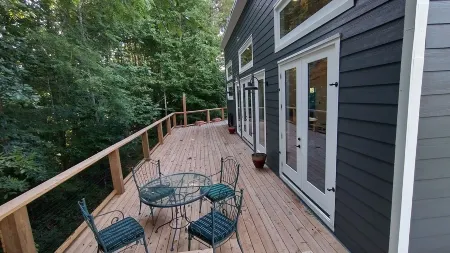 This stylish, modern country home is perfect for a getaway in Summertown, TN. Отели рядом с достопримечательностью «Парк штата Дэвид Крокетт»