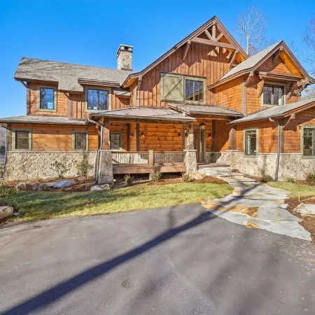 Lakefront Home in 100 Acre Community/Mountain Views, Shopping & Dining All Close