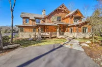 Lakefront Home in 100 Acre Community/Mountain Views, Shopping & Dining All Close