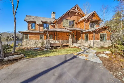 Lakefront Home in 100 Acre Community/Mountain Views, Shopping & Dining All Close - Chalets