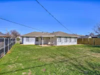 15% Summer Discount~ Entire Home ~ Full Kitchen ~ Large Fenced Backyard Hotels near Courtyard Plaza Shopping Center
